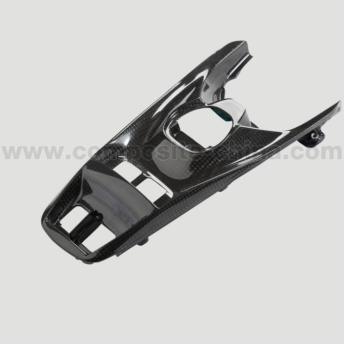 Kohandatud süsinikkiust osad